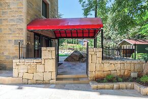 Pearl of Faqra Studios & Apartments