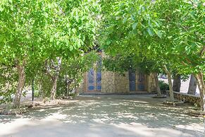 Pearl of Faqra Studios & Apartments