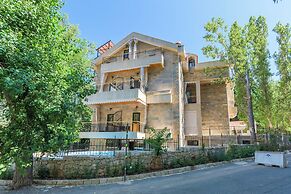 Pearl of Faqra Studios & Apartments