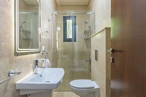 Pearl of Faqra Studios & Apartments