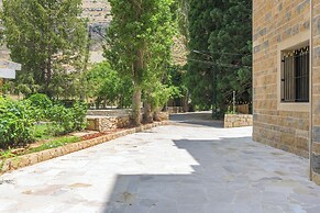 Pearl of Faqra Studios & Apartments