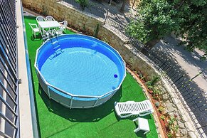 Pearl of Faqra Studios & Apartments