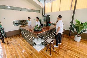 LOBOC RIVERSIDE INN and RESTAURANT