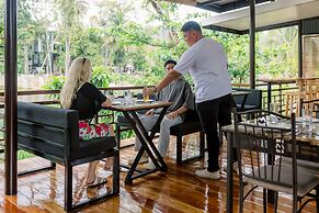 LOBOC RIVERSIDE INN and RESTAURANT