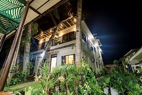 LOBOC RIVERSIDE INN and RESTAURANT