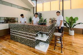 LOBOC RIVERSIDE INN and RESTAURANT