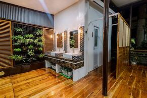 LOBOC RIVERSIDE INN and RESTAURANT