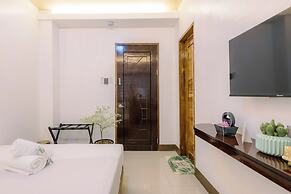 LOBOC RIVERSIDE INN and RESTAURANT