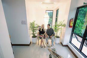 LOBOC RIVERSIDE INN and RESTAURANT