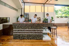 LOBOC RIVERSIDE INN and RESTAURANT