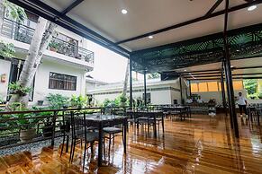 LOBOC RIVERSIDE INN and RESTAURANT