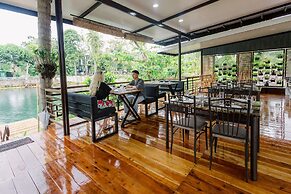 LOBOC RIVERSIDE INN and RESTAURANT