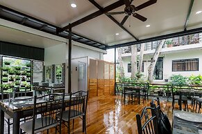 LOBOC RIVERSIDE INN and RESTAURANT