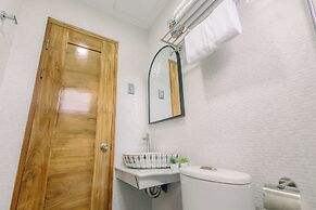 LOBOC RIVERSIDE INN and RESTAURANT