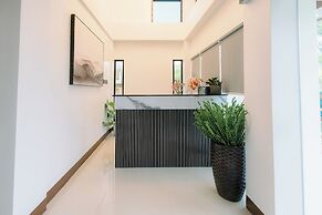 LOBOC RIVERSIDE INN and RESTAURANT