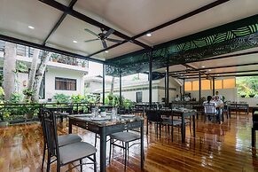 LOBOC RIVERSIDE INN and RESTAURANT