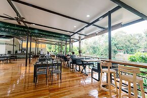 LOBOC RIVERSIDE INN and RESTAURANT