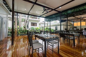 LOBOC RIVERSIDE INN and RESTAURANT