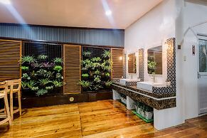 LOBOC RIVERSIDE INN and RESTAURANT