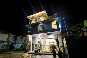 LOBOC RIVERSIDE INN and RESTAURANT