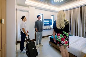 LOBOC RIVERSIDE INN and RESTAURANT