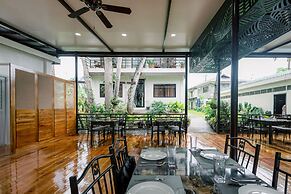 LOBOC RIVERSIDE INN and RESTAURANT