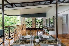 LOBOC RIVERSIDE INN and RESTAURANT