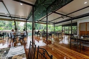 LOBOC RIVERSIDE INN and RESTAURANT