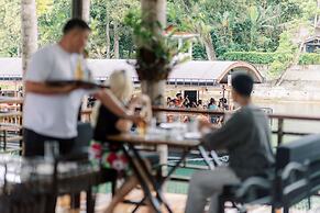 LOBOC RIVERSIDE INN and RESTAURANT