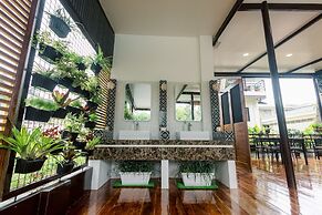 LOBOC RIVERSIDE INN and RESTAURANT