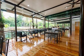 LOBOC RIVERSIDE INN and RESTAURANT