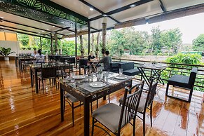 LOBOC RIVERSIDE INN and RESTAURANT