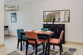 Distinct & Decent 2 BDR Apt. Steps From Nightlife and Airport