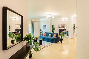 Distinct & Decent 2 BDR Apt. Steps From Nightlife and Airport