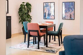 Distinct & Decent 2 BDR Apt. Steps From Nightlife and Airport