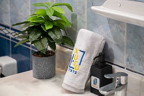 Distinct & Decent 2 BDR Apt. Steps From Nightlife and Airport