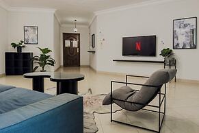 Distinct & Decent 2 BDR Apt. Steps From Nightlife and Airport