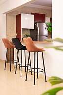 Distinct & Decent 2 BDR Apt. Steps From Nightlife and Airport