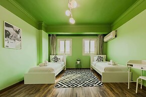 Distinct & Decent 2 BDR Apt. Steps From Nightlife and Airport