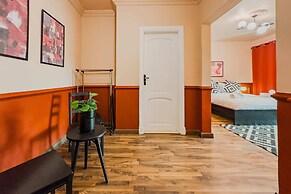 Distinct & Decent 2 BDR Apt. Steps From Nightlife and Airport