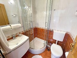 Studio Apartman Kira 5