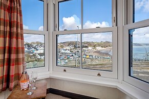 Hill Cottage - Spectacular Sea Views Parking