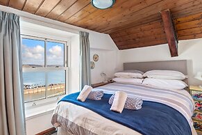Hill Cottage - Spectacular Sea Views Parking