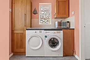 Hill Cottage - Spectacular Sea Views Parking