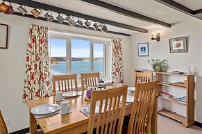 Hill Cottage - Spectacular Sea Views Parking