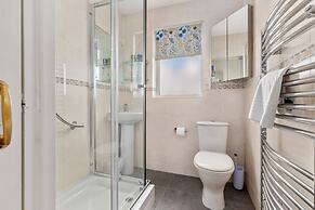 Hill Cottage - Spectacular Sea Views Parking