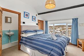 Hill Cottage - Spectacular Sea Views Parking