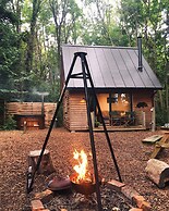 Woodland Cabin Retreat in Alfriston - hot tub