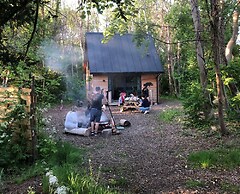 Woodland Cabin Retreat in Alfriston - hot tub