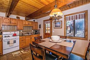 88 Acres Cottage in Big Bear w HotTub